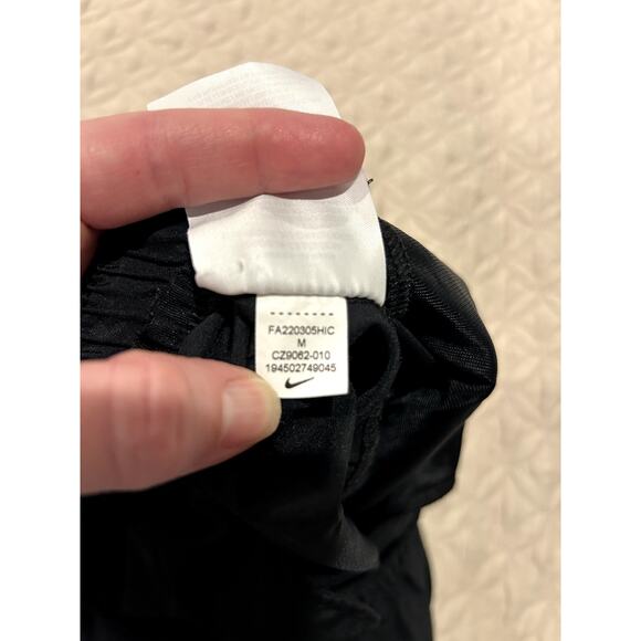 Nike Women's Running Shorts Size M Back Pocket Front Pockets - Picture 3 of 6